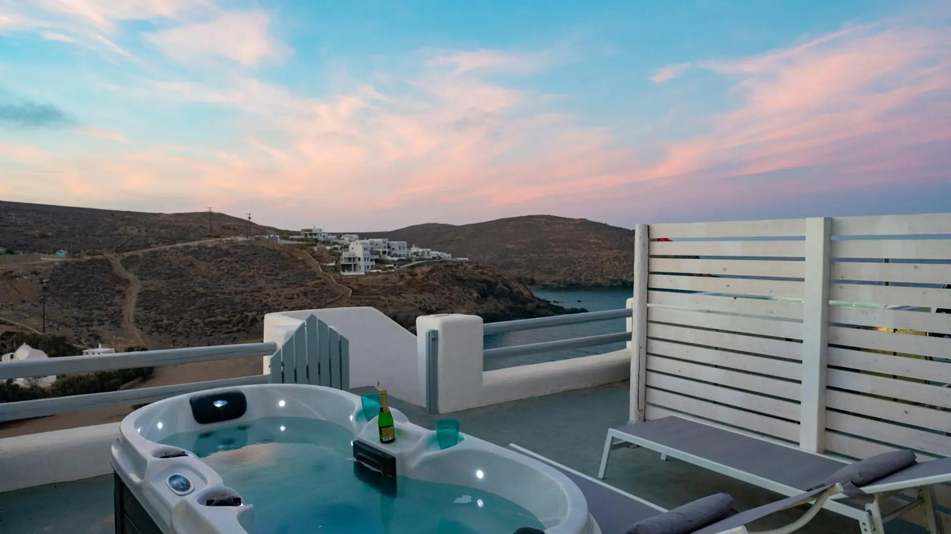Seaview Mesonette With Private Hot Tub Villa Mykonos Town